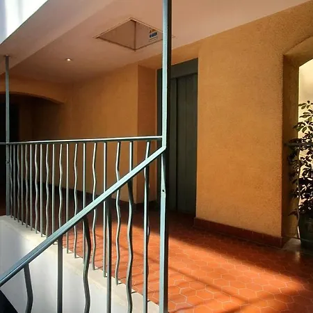 Chambre D'hôtes Sde, Wc Privé Climatisé Dans Loft 80m2 Espace Commun Avec Les Habitants Salon Et Cuisine Habitación en casa particular