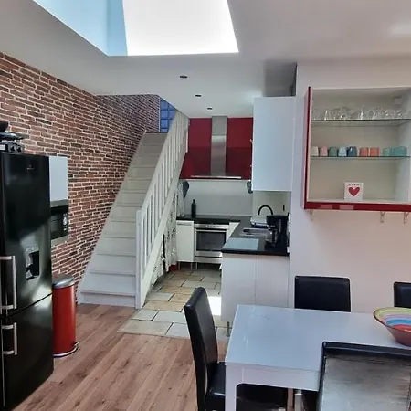 Chambre D'hotes Sde, Wc Prive Climatise Dans Loft 80m2 Espace Commun Avec Les Habitants Salon Et Cuisine Homestay Toulon