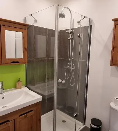 Chambre D'hotes Sde, Wc Prive Climatise Dans Loft 80m2 Espace Commun Avec Les Habitants Salon Et Cuisine Homestay Toulon