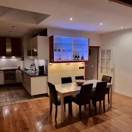 Chambre D'hotes Sde, Wc Prive Climatise Dans Loft 80m2 Espace Commun Avec Les Habitants Salon Et Cuisine Toulon