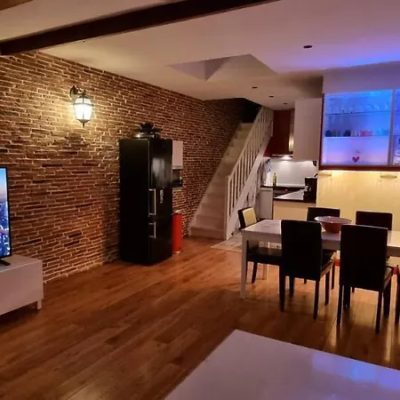 Chambre D'hotes Sde, Wc Prive Climatise Dans Loft 80m2 Espace Commun Avec Les Habitants Salon Et Cuisine * Toulon
